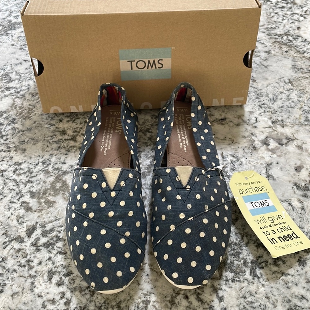 NWT Tom’s Classics